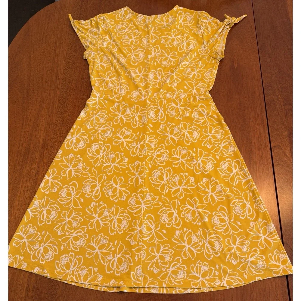 Ann Taylor Dress Women's Small Yellow White Floral Fit and Flare Knee Length‎